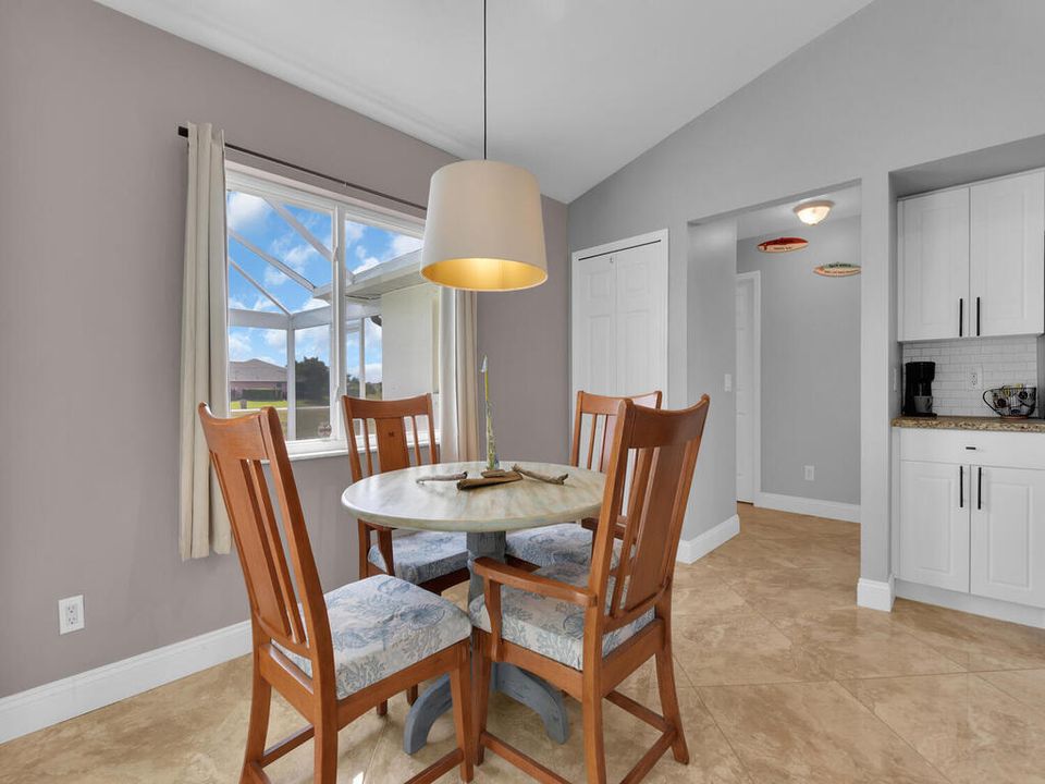 待售: $347,000 (3 贝兹, 2 浴室, 1589 平方英尺)