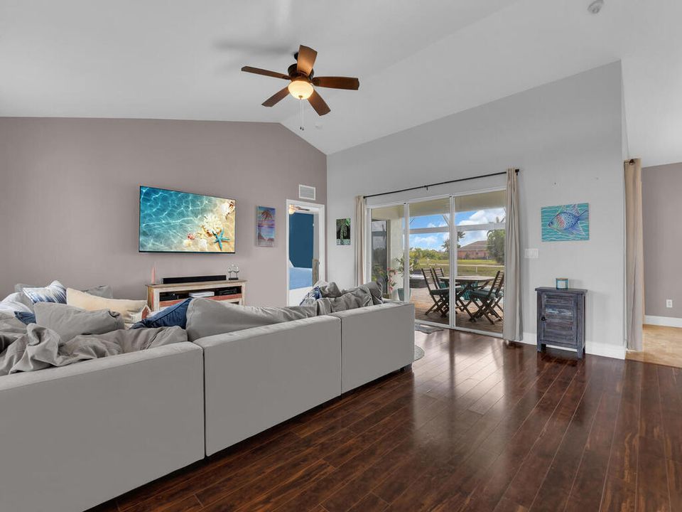 待售: $347,000 (3 贝兹, 2 浴室, 1589 平方英尺)