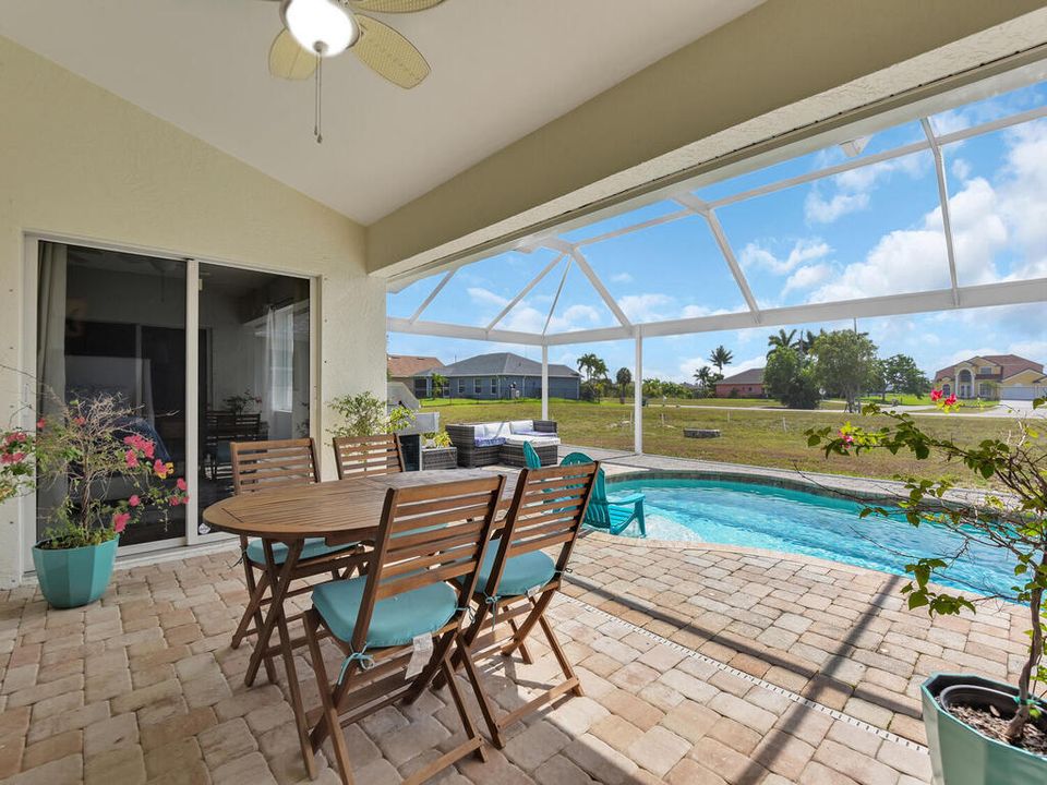 待售: $347,000 (3 贝兹, 2 浴室, 1589 平方英尺)