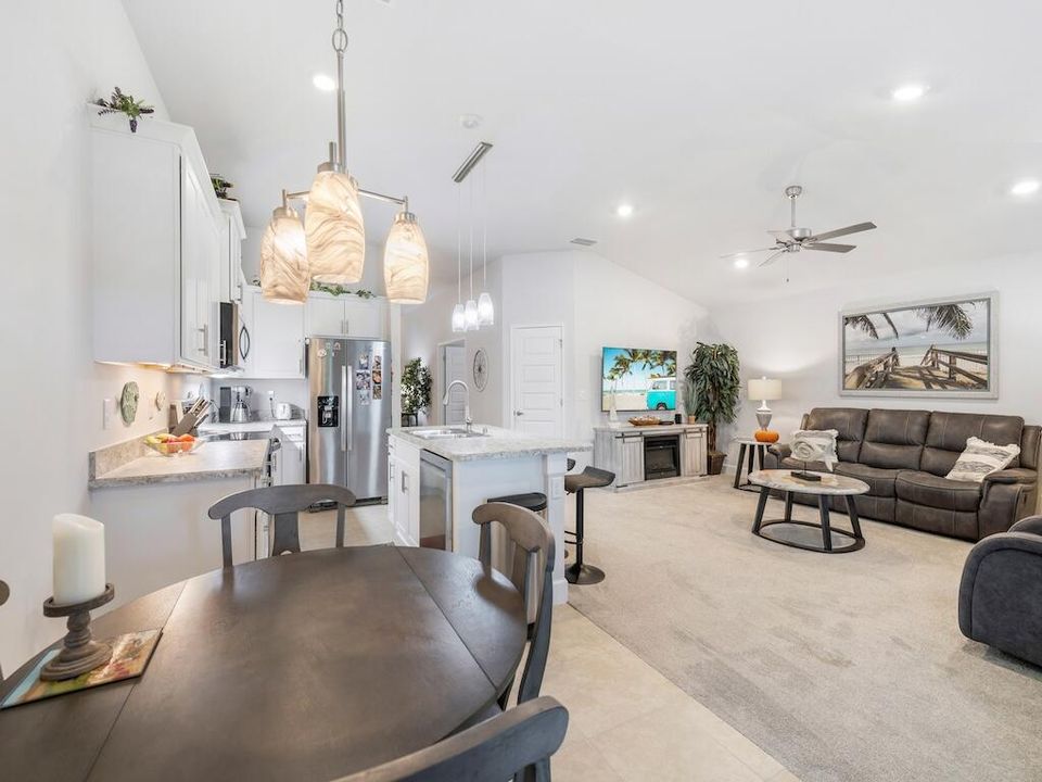 For Sale: $419,000 (4 beds, 2 baths, 2002 Square Feet)