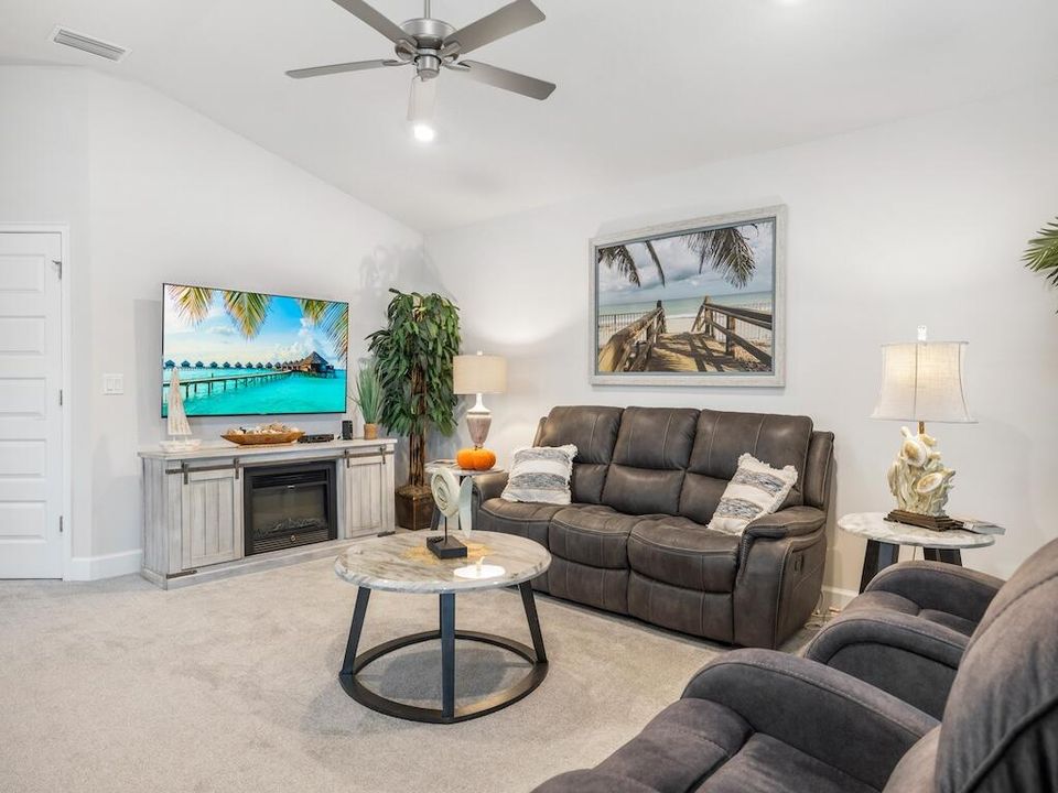 For Sale: $419,000 (4 beds, 2 baths, 2002 Square Feet)