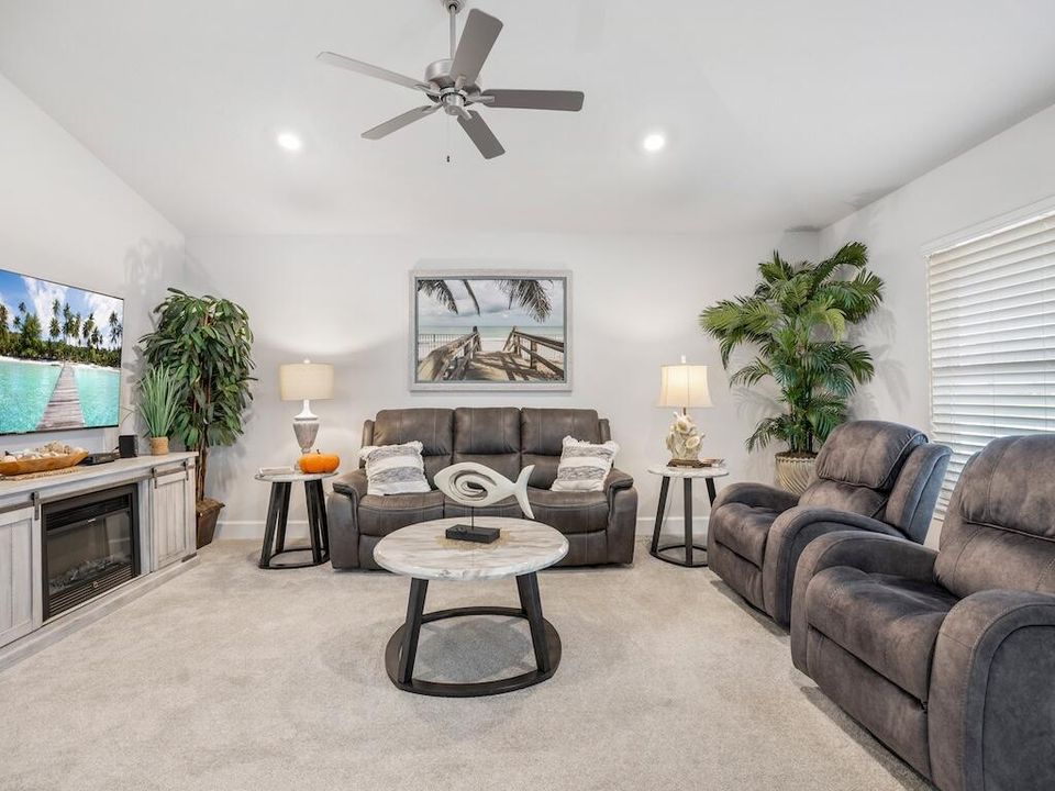 For Sale: $419,000 (4 beds, 2 baths, 2002 Square Feet)