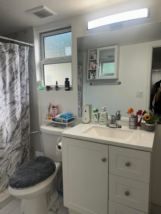 For Rent: $2,500 (2 beds, 1 baths, 780 Square Feet)