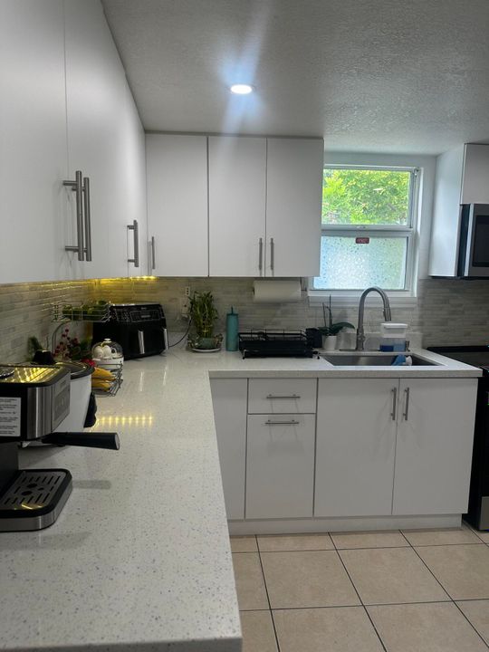 For Rent: $2,500 (2 beds, 1 baths, 780 Square Feet)