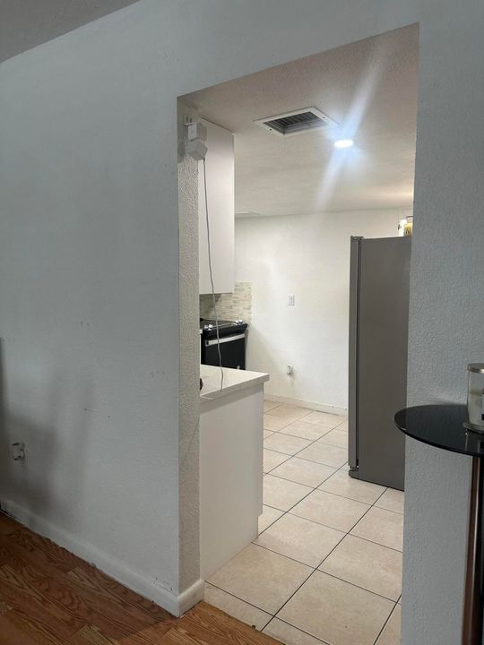 For Rent: $2,500 (2 beds, 1 baths, 780 Square Feet)