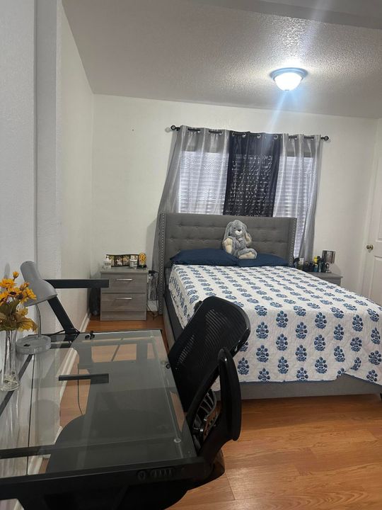 For Rent: $2,500 (2 beds, 1 baths, 780 Square Feet)