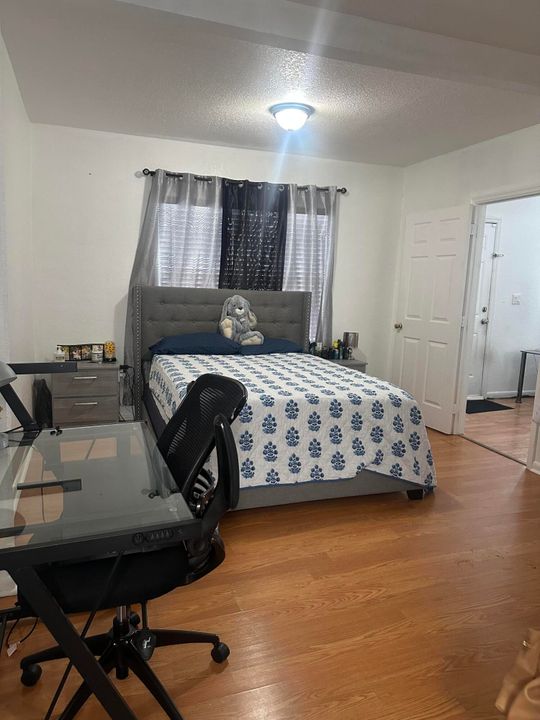 For Rent: $2,500 (2 beds, 1 baths, 780 Square Feet)