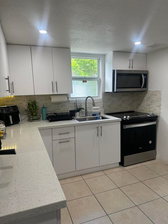 For Rent: $2,500 (2 beds, 1 baths, 780 Square Feet)