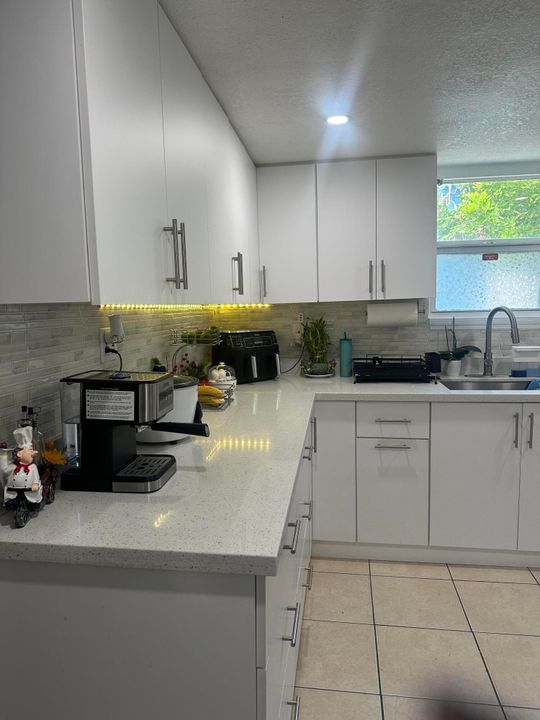 For Rent: $2,500 (2 beds, 1 baths, 780 Square Feet)