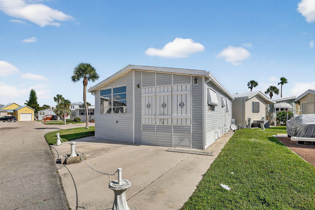 For Sale: $525,000 (1 beds, 1 baths, 948 Square Feet)