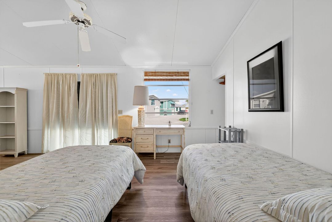 For Sale: $525,000 (1 beds, 1 baths, 948 Square Feet)