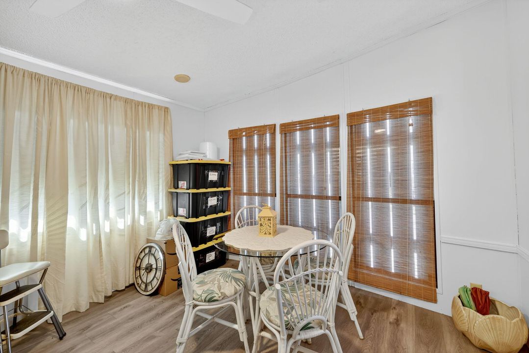 For Sale: $525,000 (1 beds, 1 baths, 948 Square Feet)