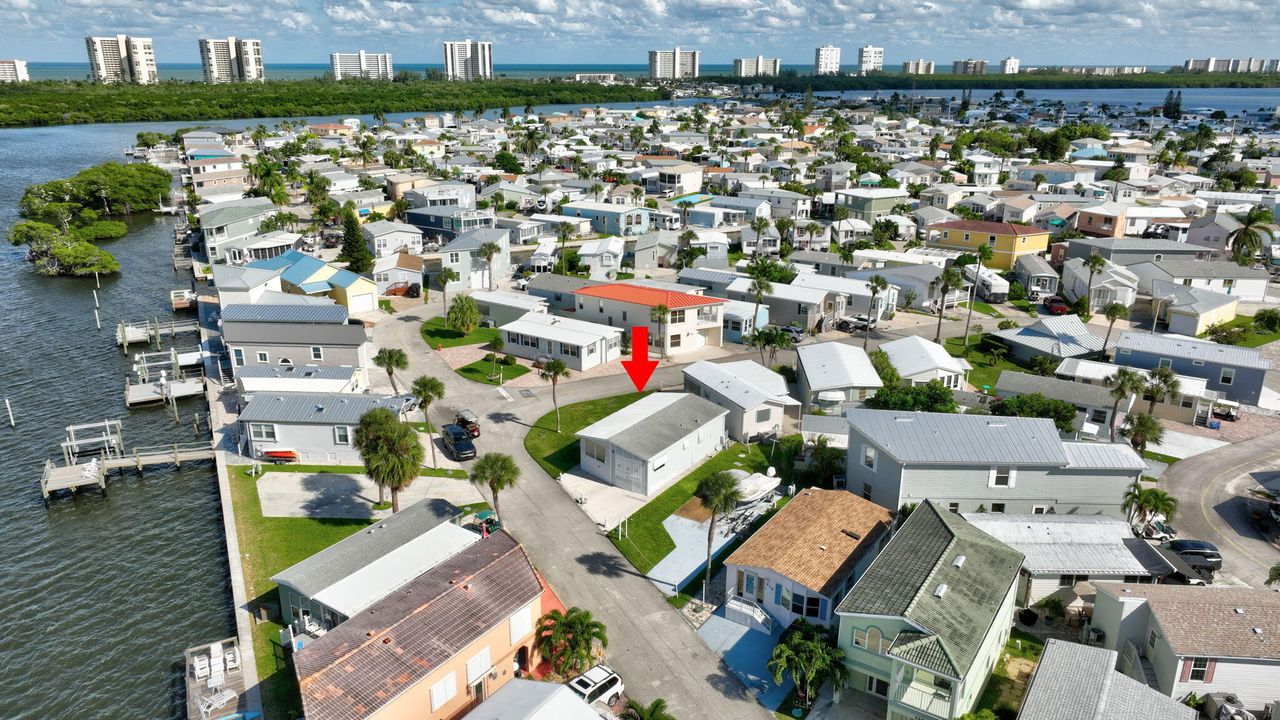 For Sale: $525,000 (1 beds, 1 baths, 948 Square Feet)