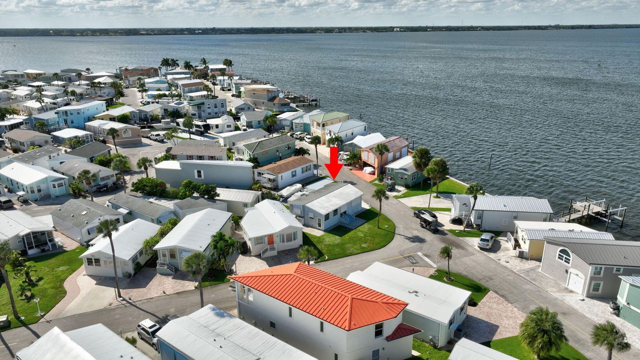 For Sale: $525,000 (1 beds, 1 baths, 948 Square Feet)