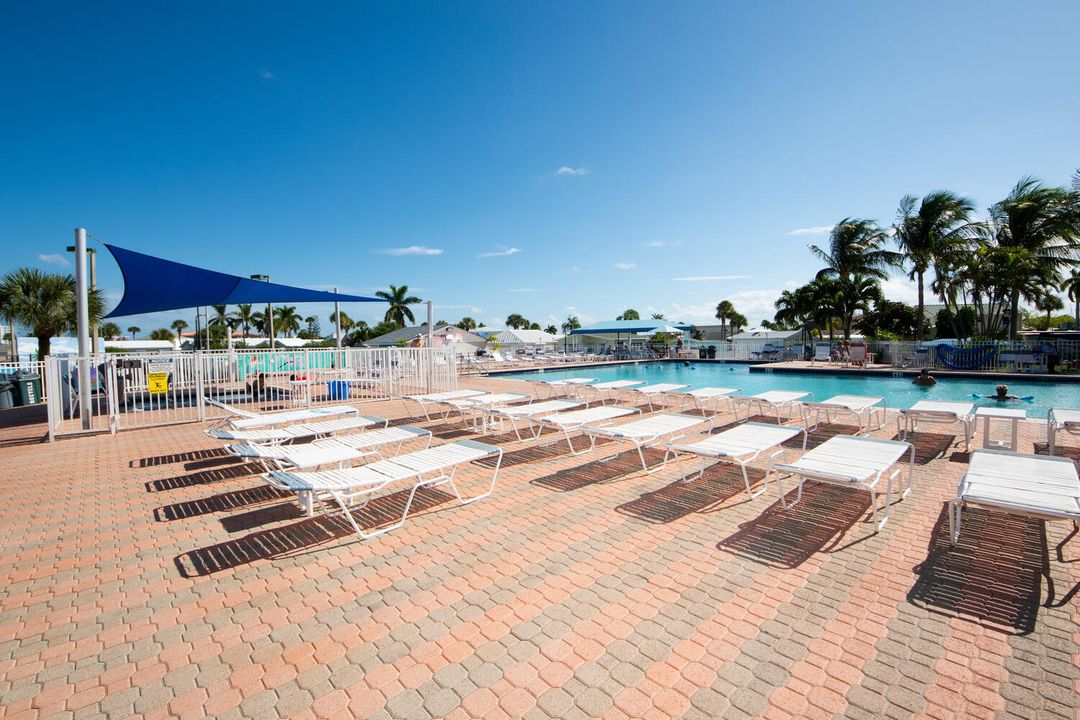 For Sale: $525,000 (1 beds, 1 baths, 948 Square Feet)