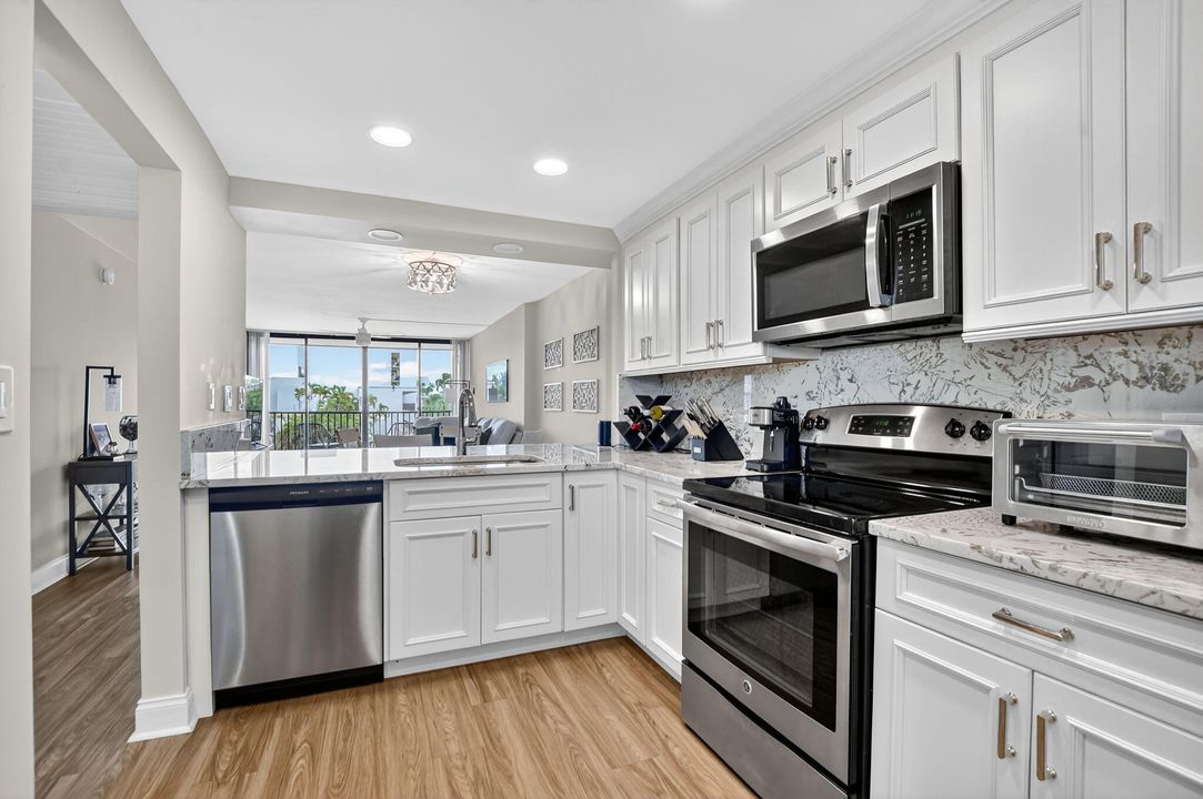 待售: $349,500 (2 贝兹, 1 浴室, 1010 平方英尺)