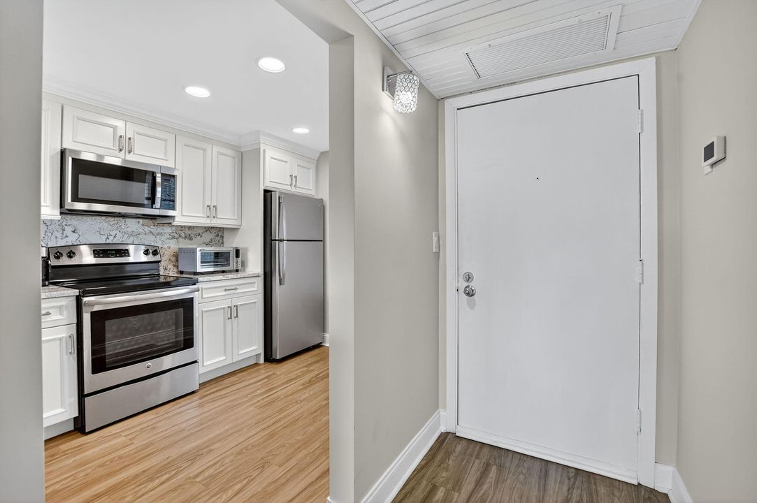 待售: $349,500 (2 贝兹, 1 浴室, 1010 平方英尺)