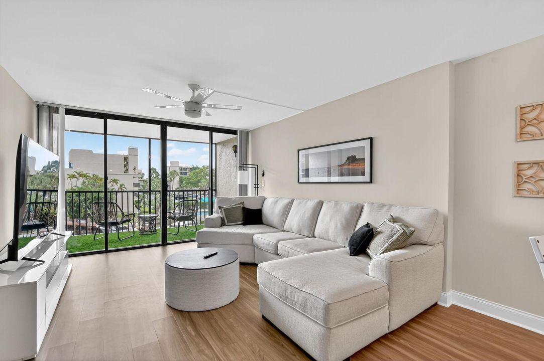 待售: $349,500 (2 贝兹, 1 浴室, 1010 平方英尺)