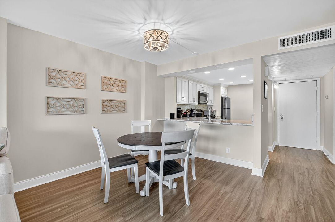 待售: $349,500 (2 贝兹, 1 浴室, 1010 平方英尺)