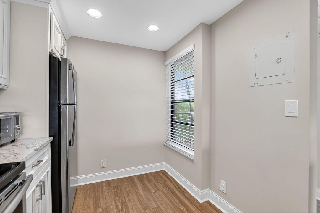 待售: $349,500 (2 贝兹, 1 浴室, 1010 平方英尺)