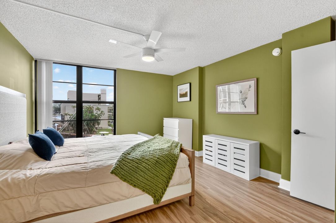 待售: $349,500 (2 贝兹, 1 浴室, 1010 平方英尺)