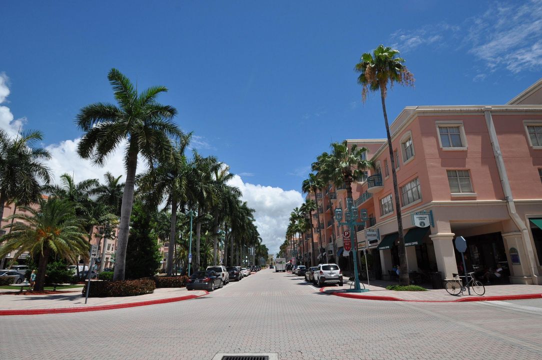 合同活跃: $1,699,000 (2 贝兹, 2 浴室, 1454 平方英尺)