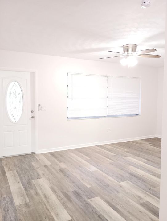 出租: $2,500 (3 贝兹, 2 浴室, 1410 平方英尺)