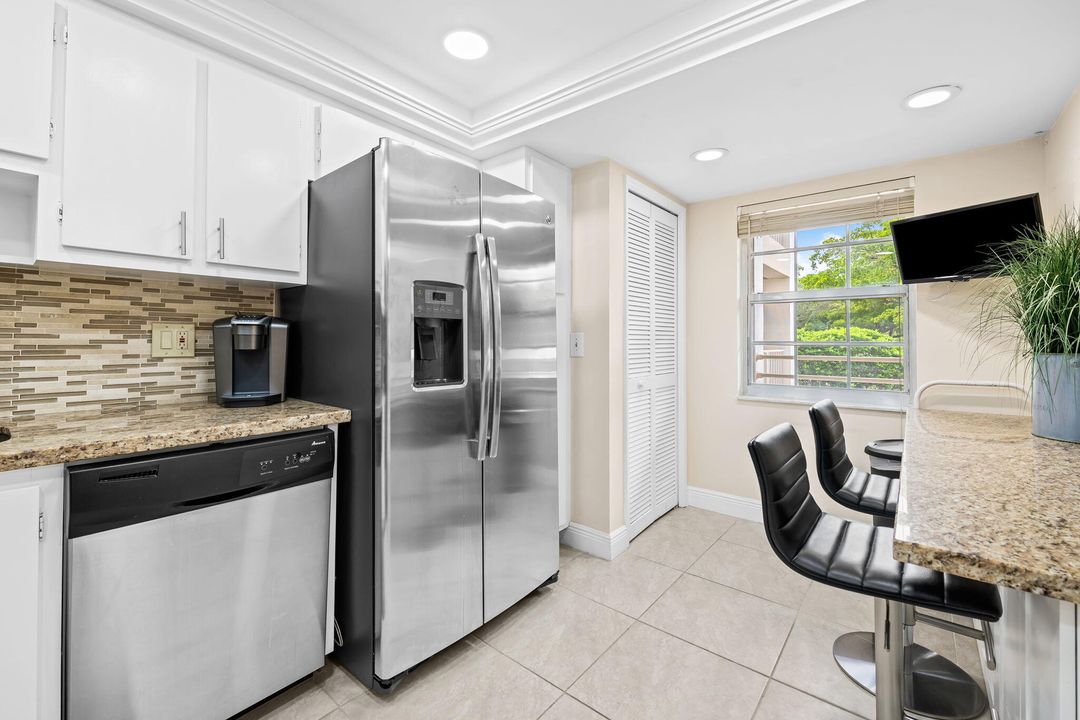 For Sale: $260,000 (2 beds, 2 baths, 1064 Square Feet)