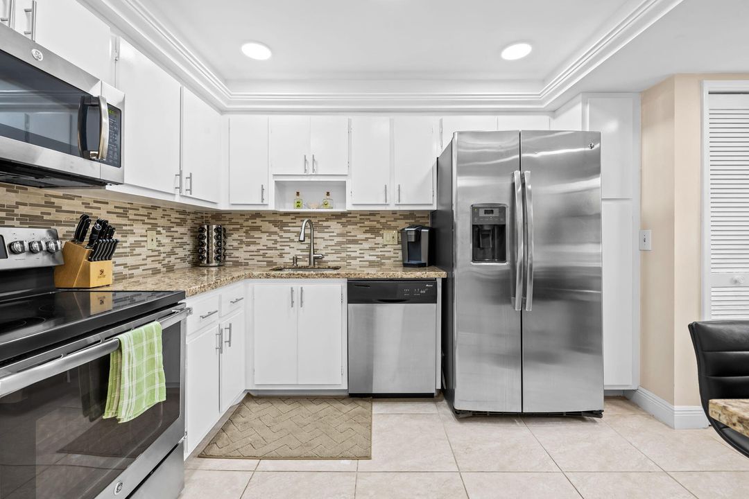 For Sale: $260,000 (2 beds, 2 baths, 1064 Square Feet)