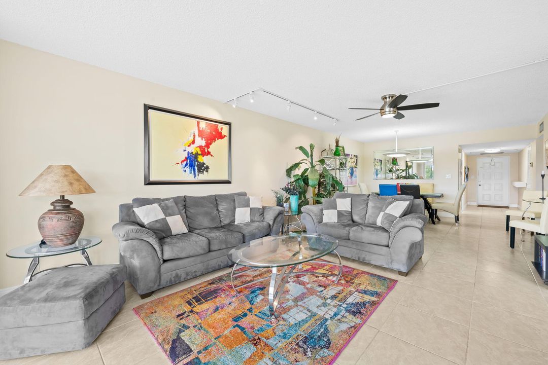 For Sale: $260,000 (2 beds, 2 baths, 1064 Square Feet)