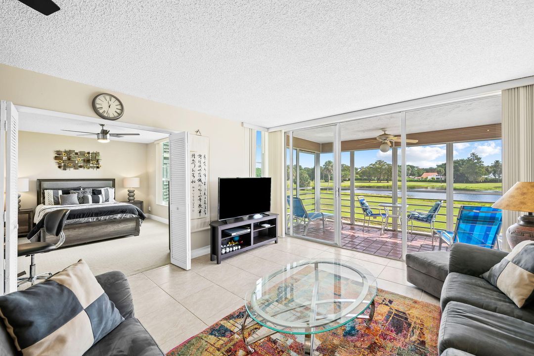 For Sale: $260,000 (2 beds, 2 baths, 1064 Square Feet)