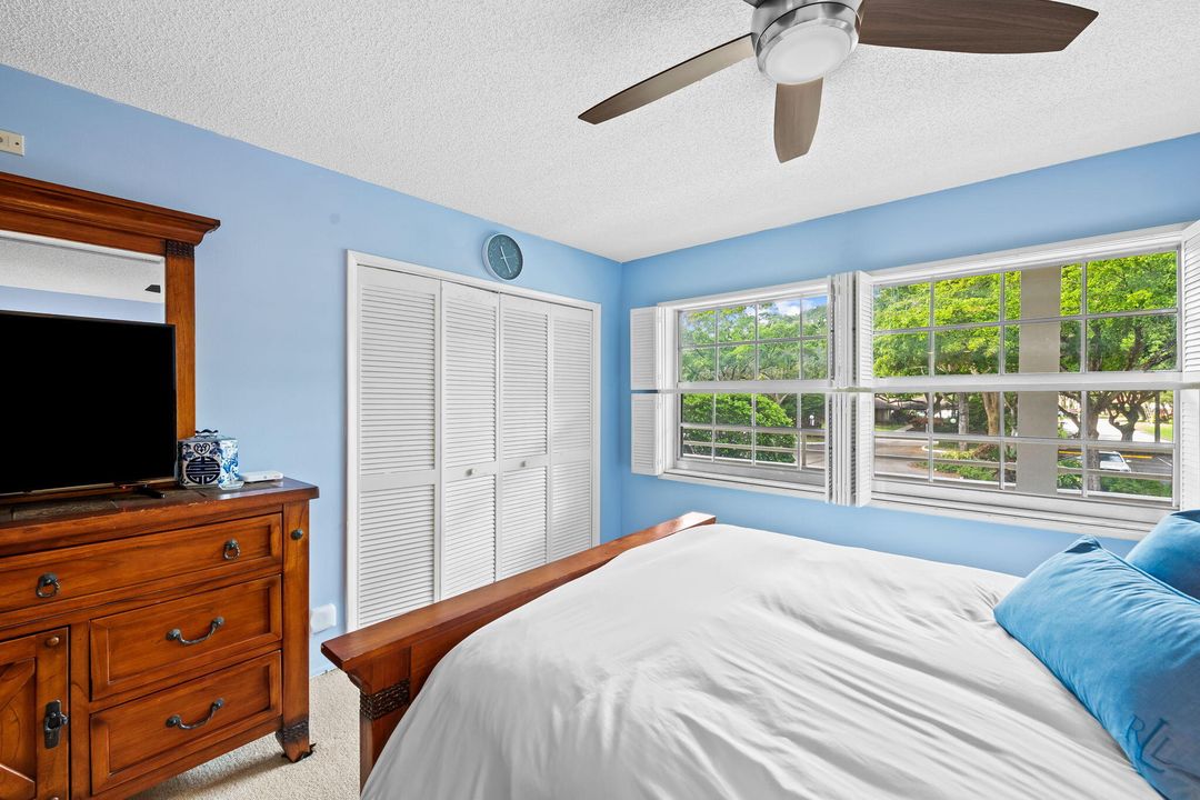 For Sale: $260,000 (2 beds, 2 baths, 1064 Square Feet)