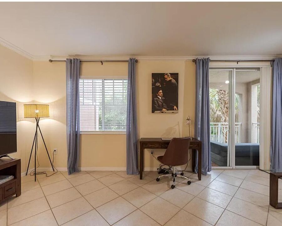 For Sale: $255,000 (1 beds, 1 baths, 863 Square Feet)