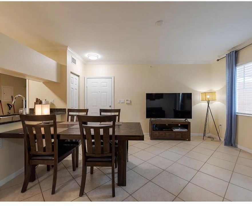 For Sale: $255,000 (1 beds, 1 baths, 863 Square Feet)