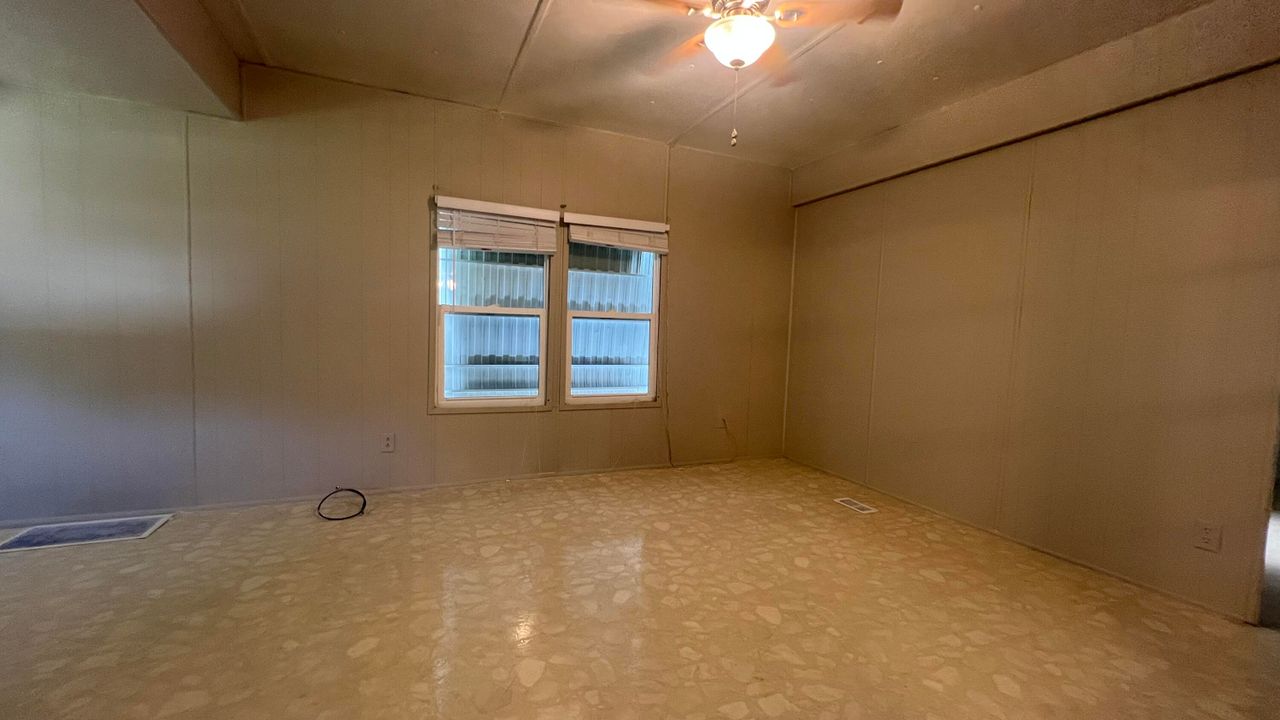 For Rent: $1,600 (2 beds, 1 baths, 672 Square Feet)