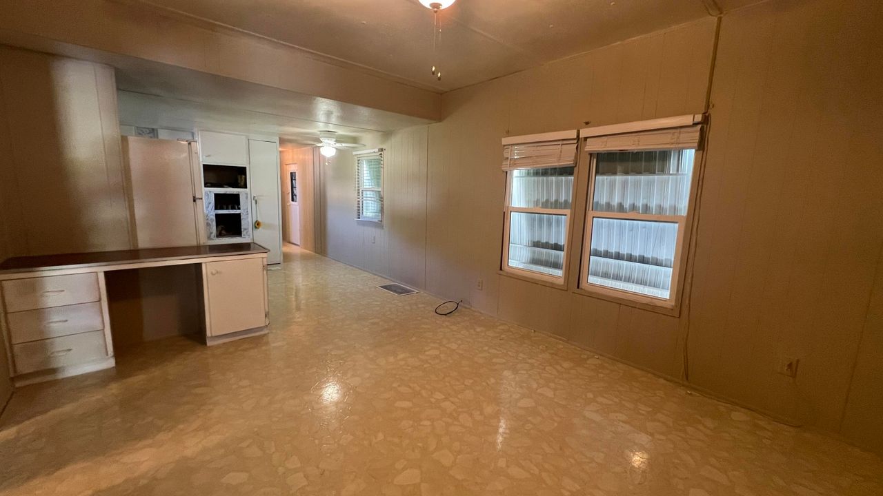 For Rent: $1,600 (2 beds, 1 baths, 672 Square Feet)