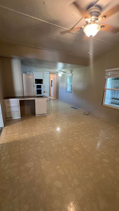 For Rent: $1,600 (2 beds, 1 baths, 672 Square Feet)