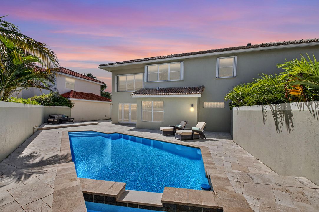 Activo con contrato: $825,000 (4 camas, 3 baños, 2495 Pies cuadrados)