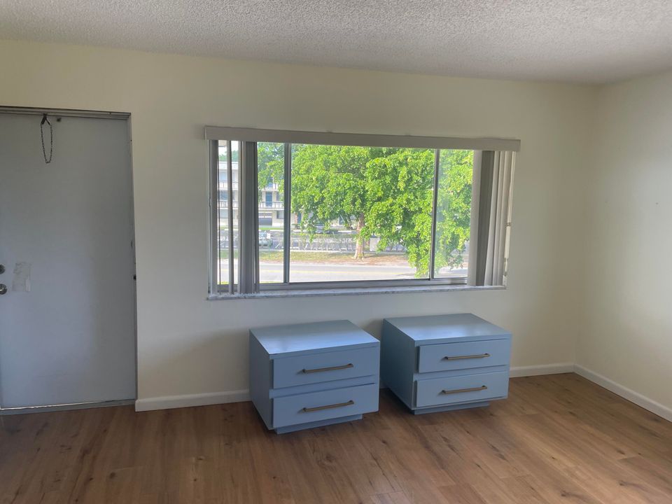 For Rent: $1,400 (1 beds, 1 baths, 650 Square Feet)