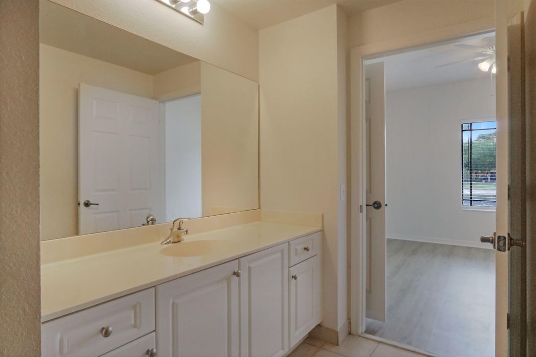 Под контрактом: $2,500 (2 спален, 2 ванн, 1070 Квадратных фут)