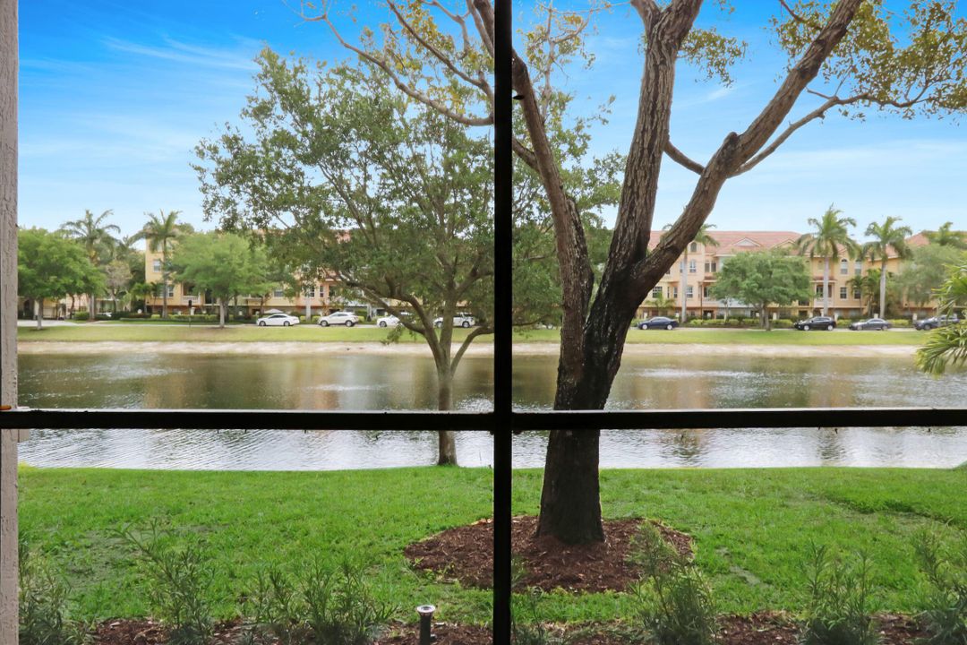 Под контрактом: $2,500 (2 спален, 2 ванн, 1070 Квадратных фут)