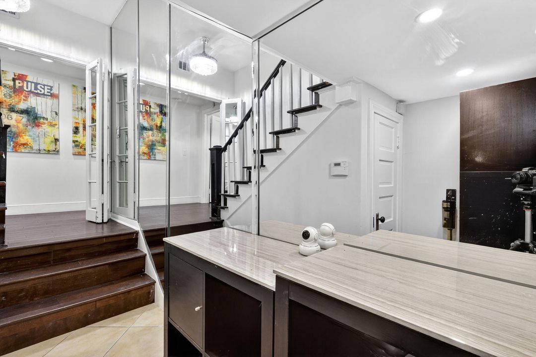 For Sale: $2,199,000 (7 beds, 7 baths, 4209 Square Feet)