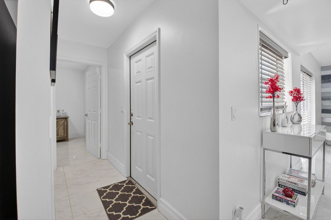 Active With Contract: $2,700 (3 beds, 3 baths, 1326 Square Feet)