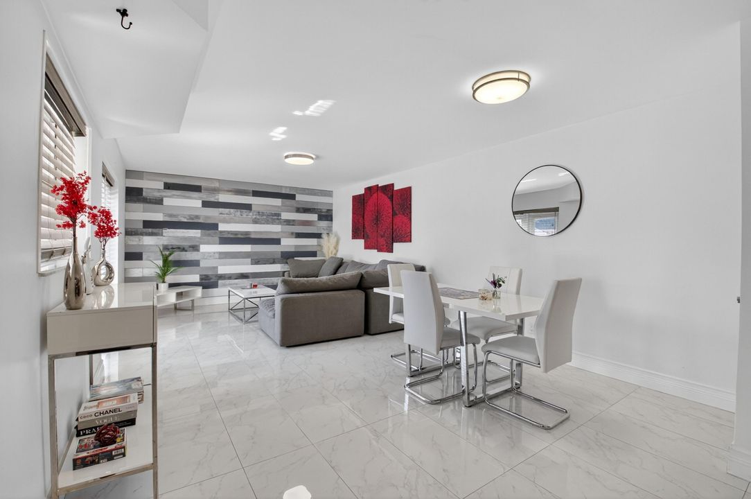 Active With Contract: $2,700 (3 beds, 3 baths, 1326 Square Feet)