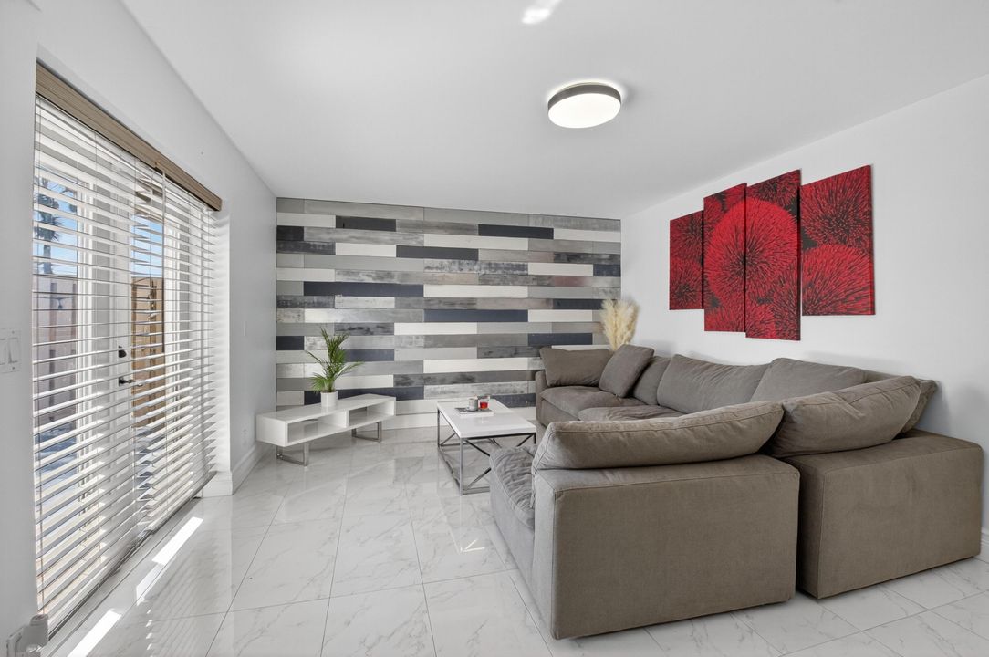 Active With Contract: $2,700 (3 beds, 3 baths, 1326 Square Feet)