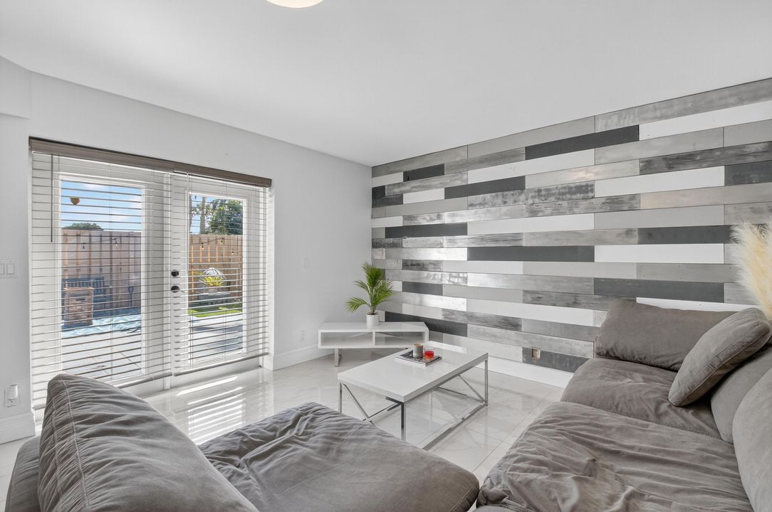 Active With Contract: $2,700 (3 beds, 3 baths, 1326 Square Feet)