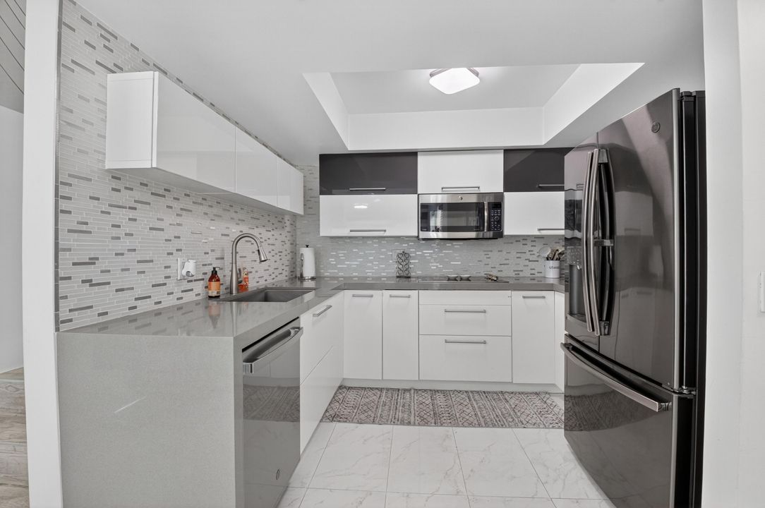 Active With Contract: $2,700 (3 beds, 3 baths, 1326 Square Feet)