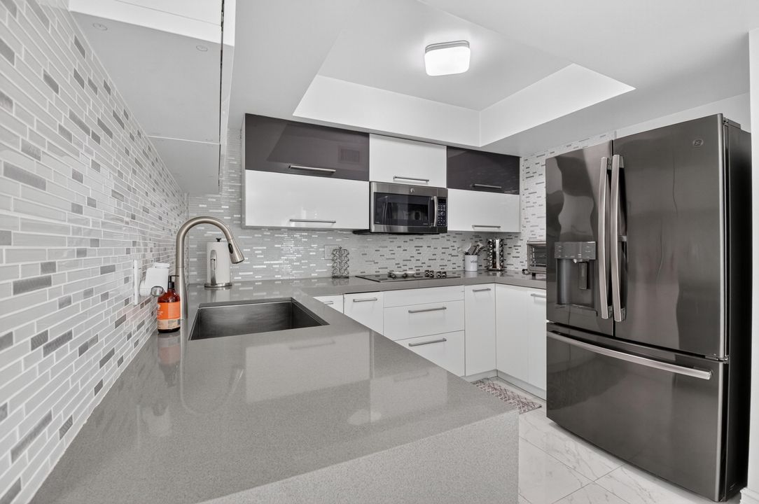 Active With Contract: $2,700 (3 beds, 3 baths, 1326 Square Feet)