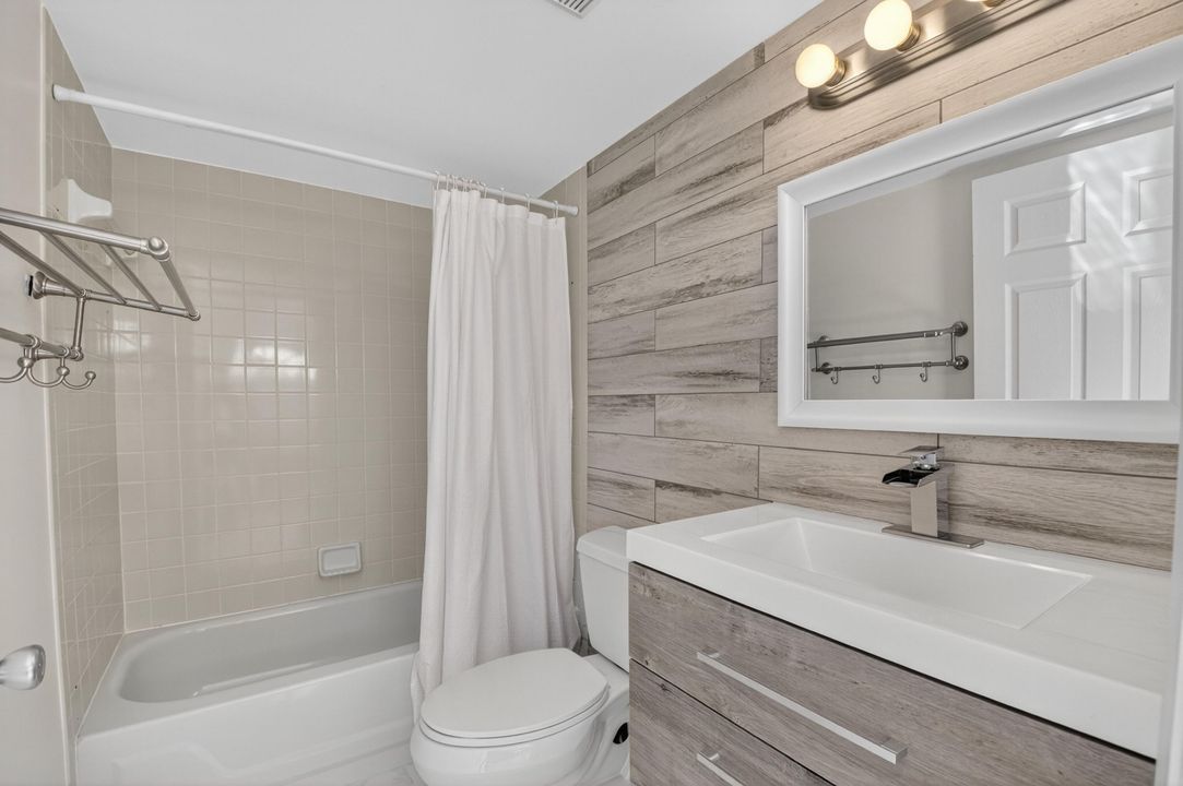 Active With Contract: $2,700 (3 beds, 3 baths, 1326 Square Feet)