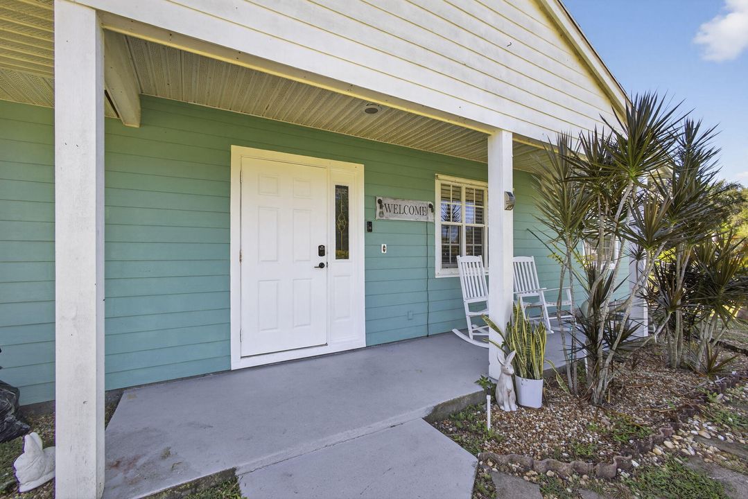 For Sale: $599,000 (4 beds, 2 baths, 1665 Square Feet)